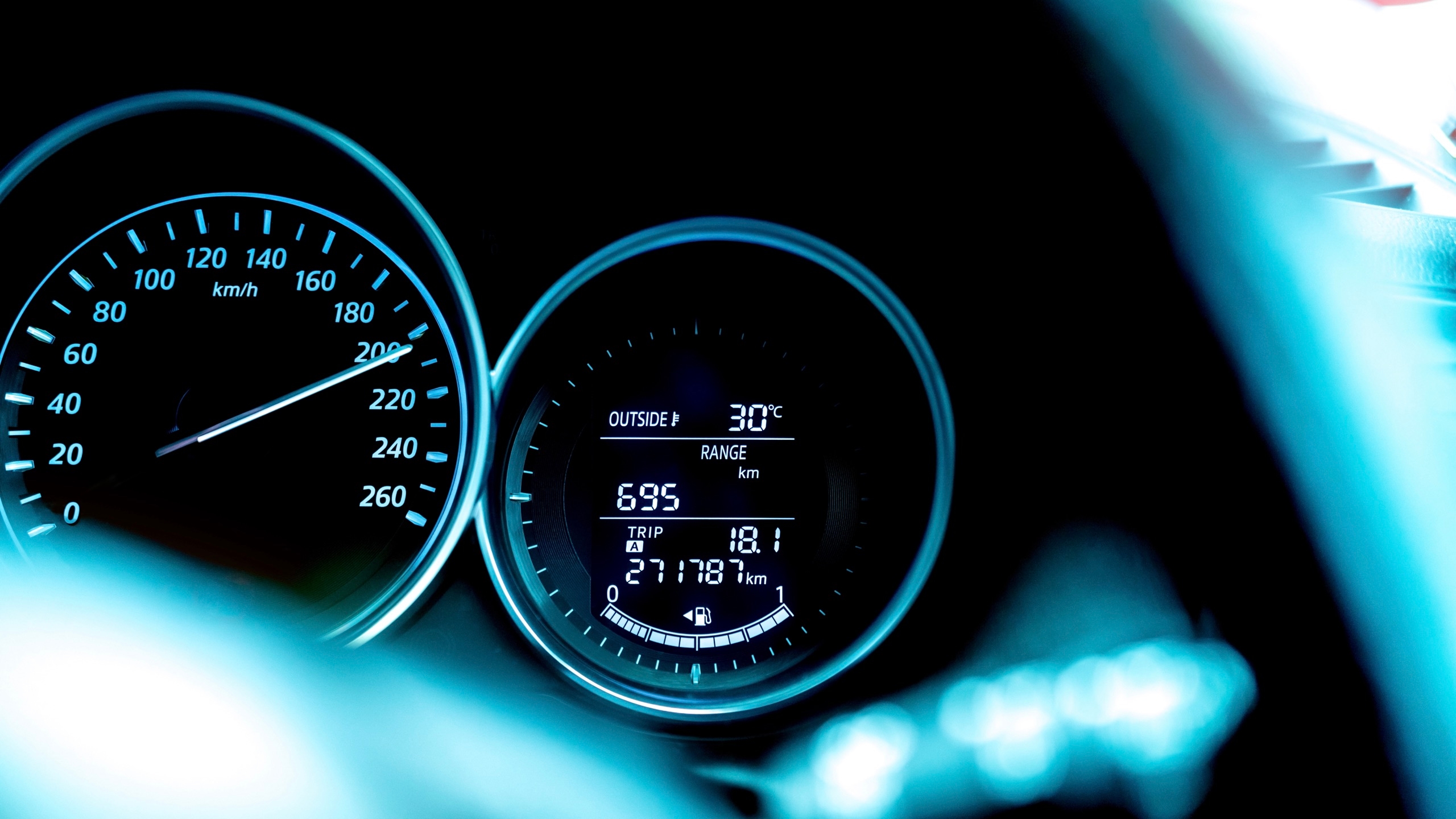 Compteur de voiture avec beaucoup de kilométrage.